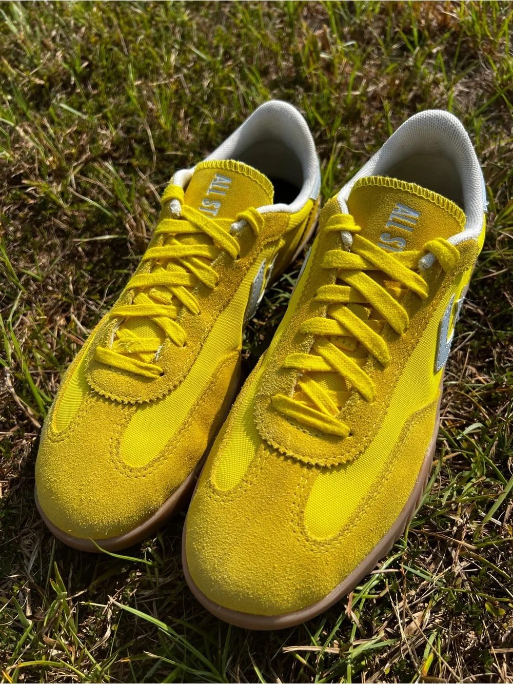 CLEAN Converse size 8.5 Womens Run Star Trainer Wren Yellow shoes